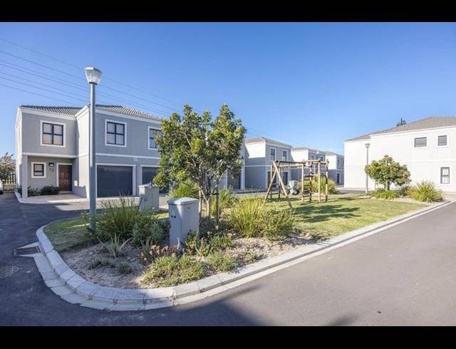 3 BEDROOM TOWNHOUSE FOR SALE IN PARKLANDS NORTH